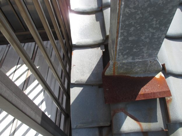 姫路市で雨漏りが発生した煙突